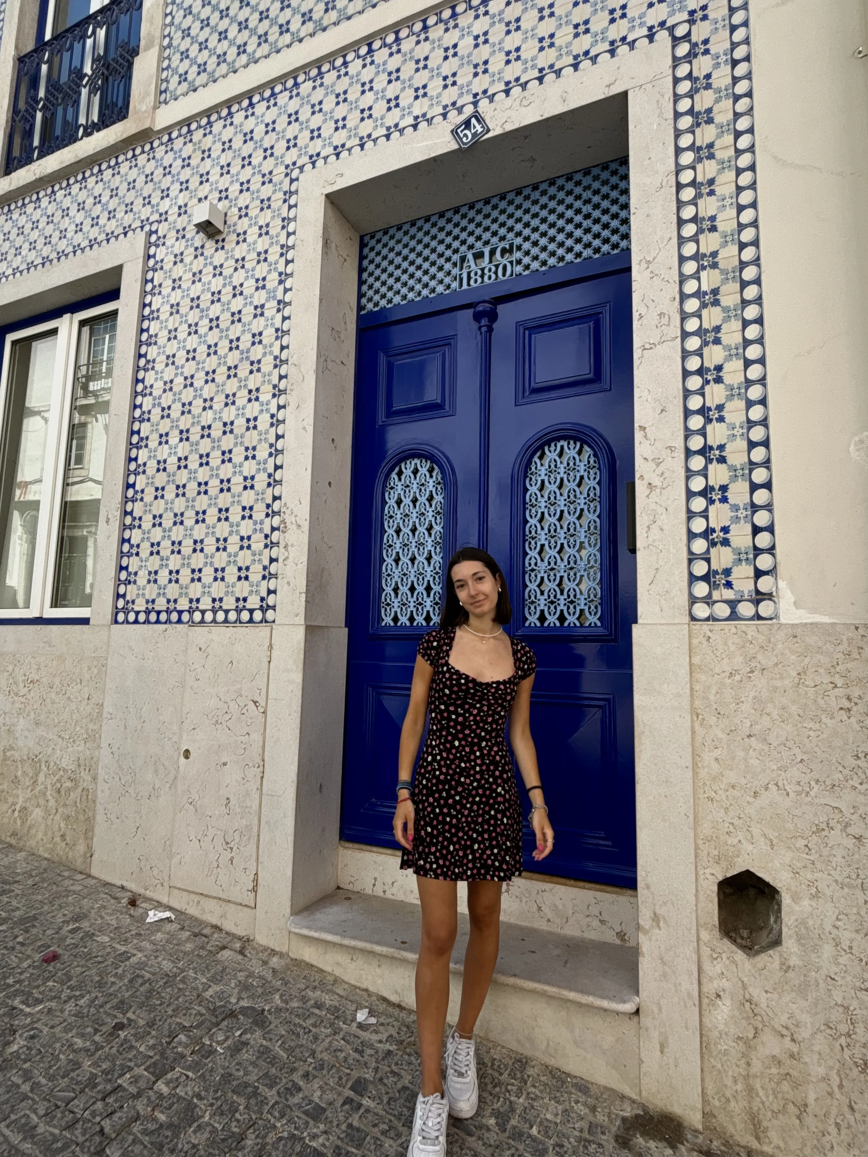 victoria bani  4